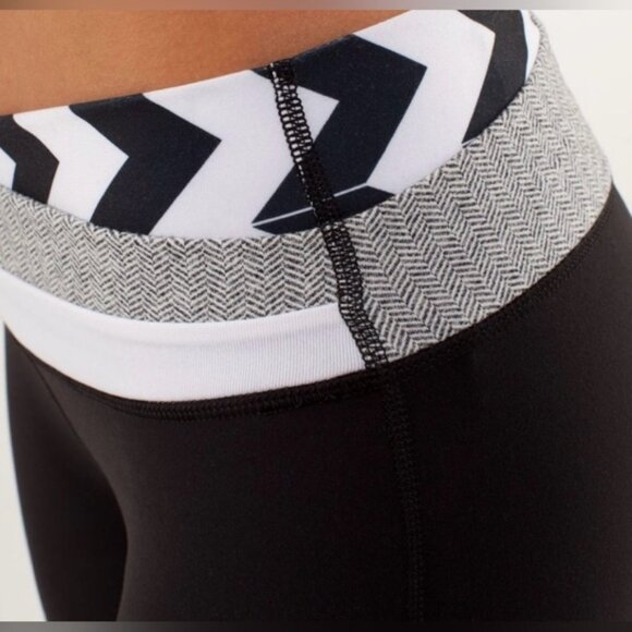 Lululemon Athletica Lulu Astro Pants Regular Length Dot Size 10 Black White Yoga - Picture 8 of 16